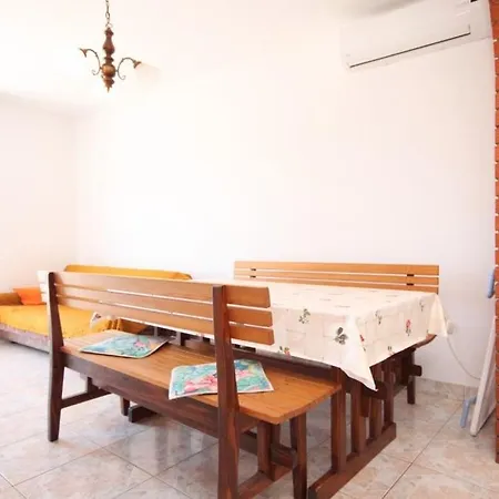 8174b Apartman Sali