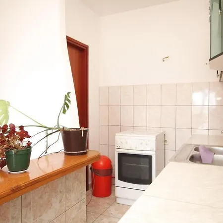 8174b Apartment