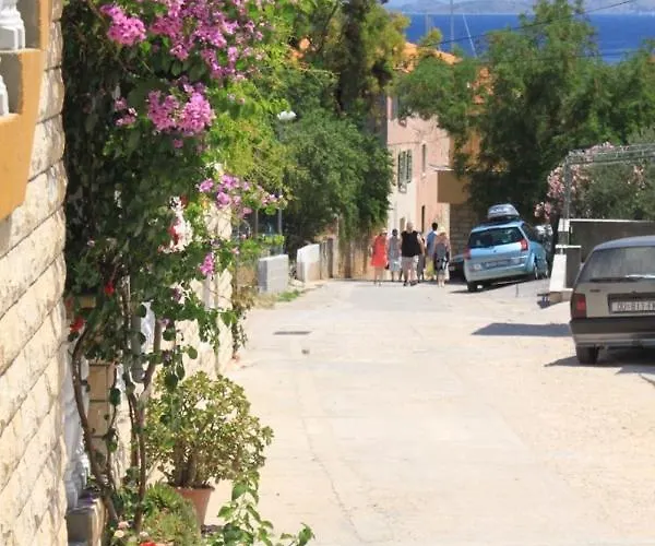 8174b Апартаменты Сали